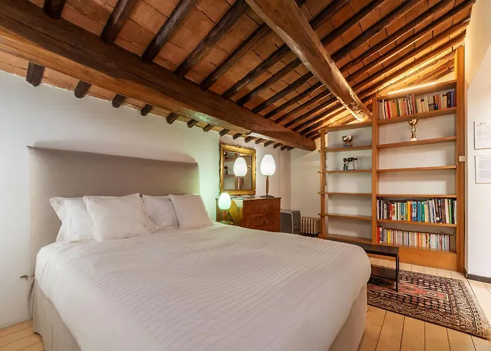 Δωμάτια σε οικογενειακή κατοικία Orange With Bathroom And Shared Terrace Ρώμη