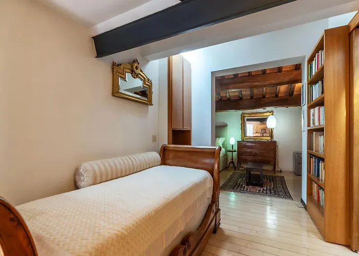Δωμάτια σε οικογενειακή κατοικία Orange With Bathroom And Shared Terrace