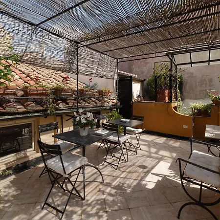 Orange With Bathroom And Shared Terrace Pansiyon Roma