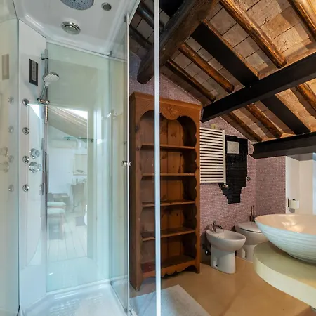 Orange With Bathroom And Shared Terrace Privatunterkunft Rom