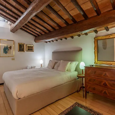 Orange With Bathroom And Shared Terrace Rom